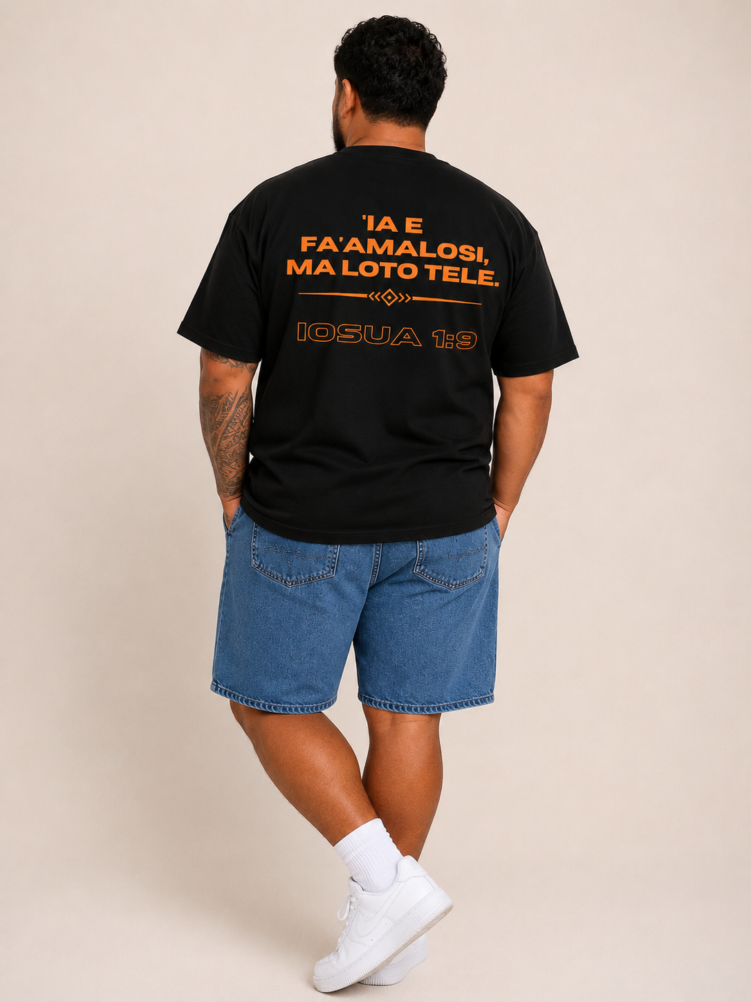 IOSUA 1:9 TEE - BLACK
