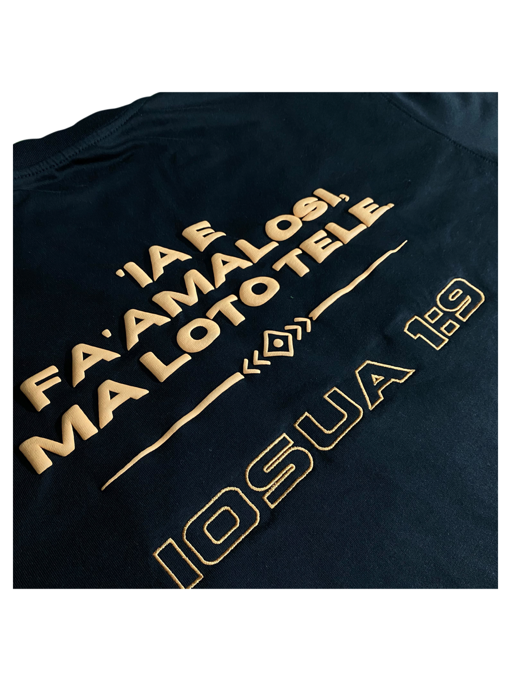 IOSUA 1:9 TEE - BLACK